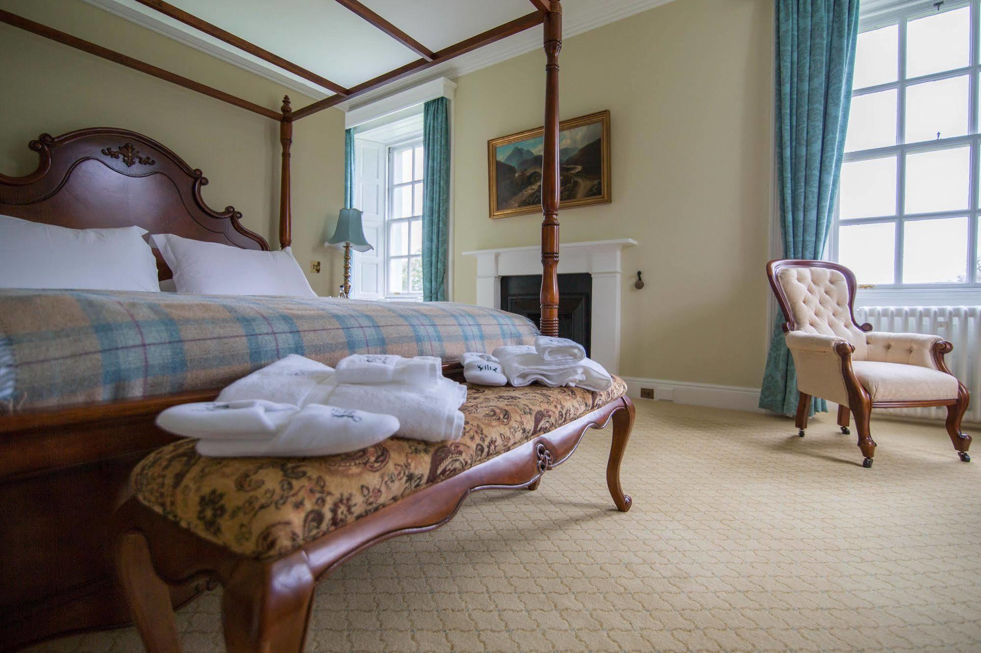 Отель Islay House Bridgend  Экстерьер фото